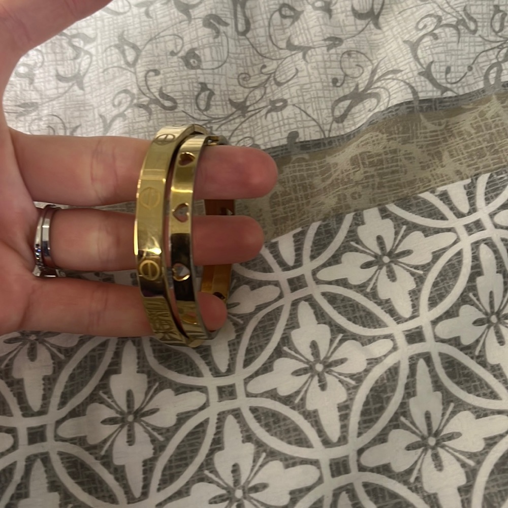 2 bracelets